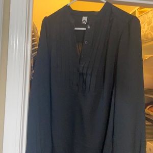 New blouse in good condition